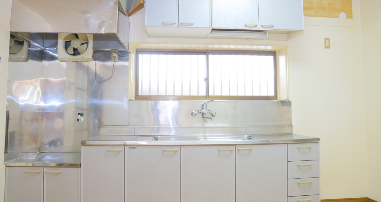 一軒家寮室内キッチン